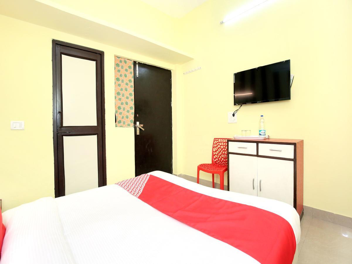 Oyo 12038 Hotel Alishan Chandīgarh Buitenkant foto