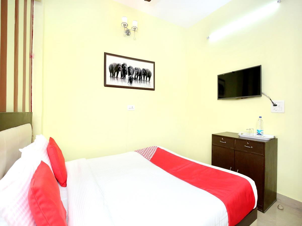 Oyo 12038 Hotel Alishan Chandīgarh Buitenkant foto